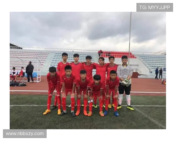 唐梓对足球明星的热爱与追逐展现了青春的激情与梦想