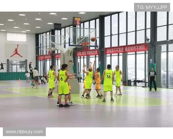 广州篮球队在篮球团队协作排行榜中荣获第七名展现出强大团队精神与默契配合